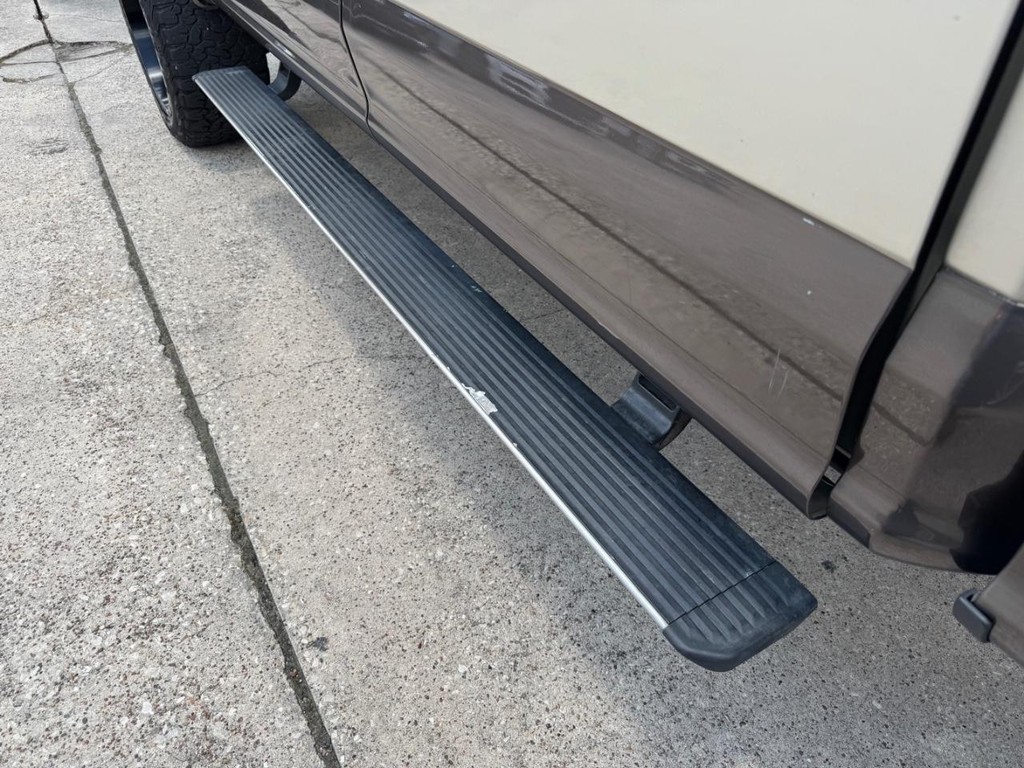 Ford F-150 Vehicle Full-screen Gallery Image 20
