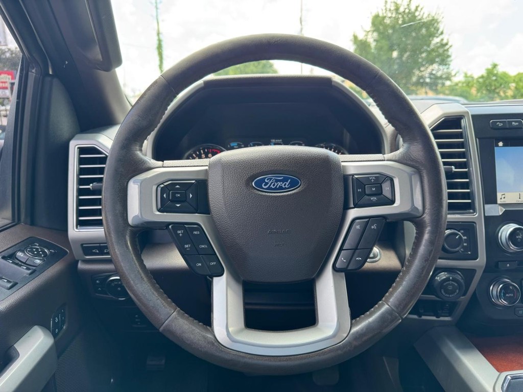 Ford F-150 Vehicle Full-screen Gallery Image 21