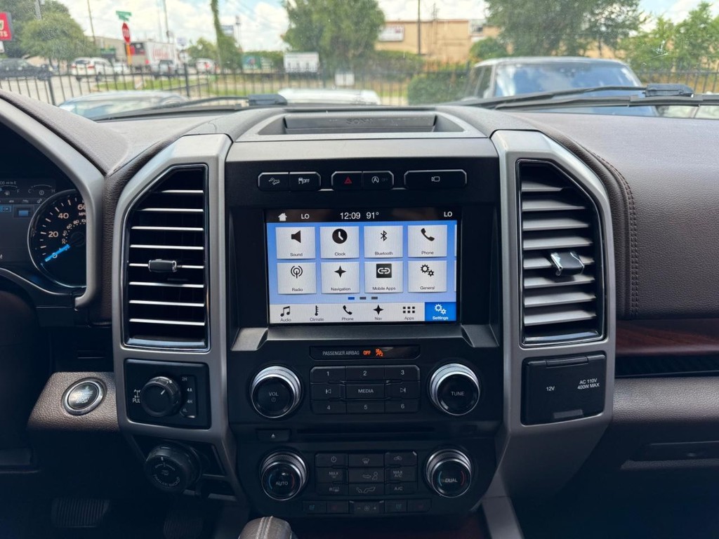 Ford F-150 Vehicle Full-screen Gallery Image 23