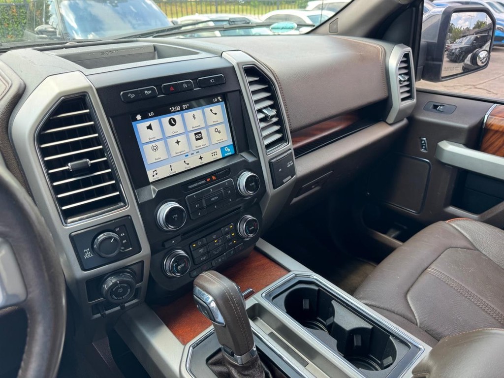 Ford F-150 Vehicle Full-screen Gallery Image 25