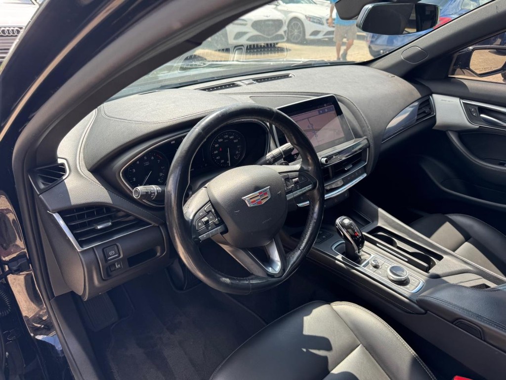 Cadillac CT5 Vehicle Full-screen Gallery Image 10