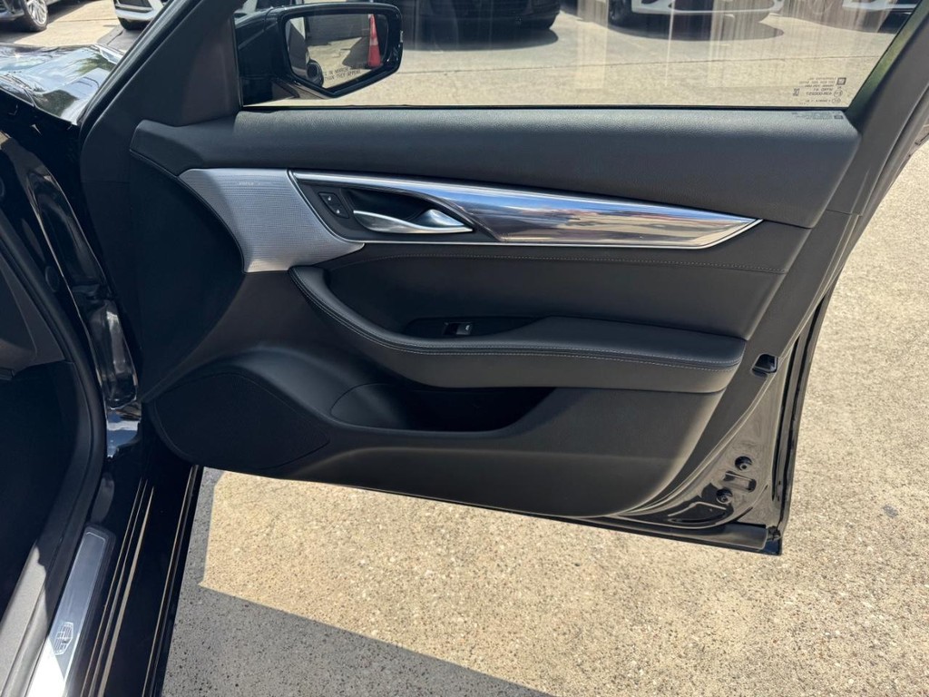 Cadillac CT5 Vehicle Full-screen Gallery Image 15