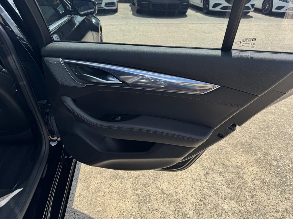 Cadillac CT5 Vehicle Full-screen Gallery Image 17