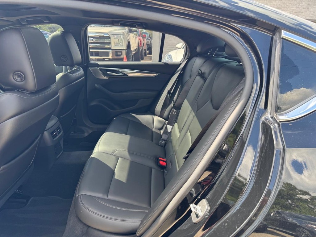 Cadillac CT5 Vehicle Full-screen Gallery Image 18