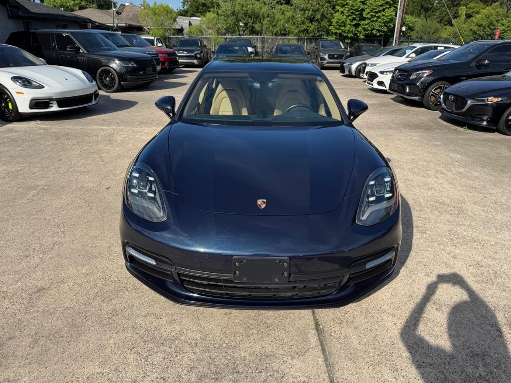 Porsche Panamera Vehicle Full-screen Gallery Image 03