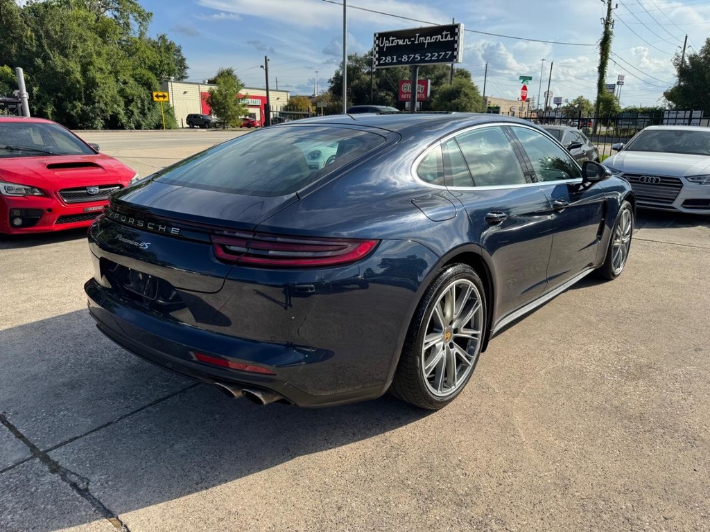 Porsche Panamera Vehicle Full-screen Gallery Image 06
