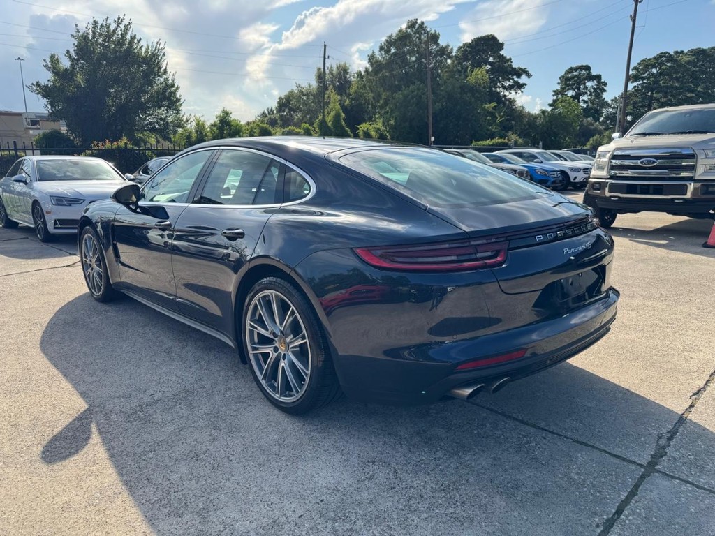 Porsche Panamera Vehicle Full-screen Gallery Image 08