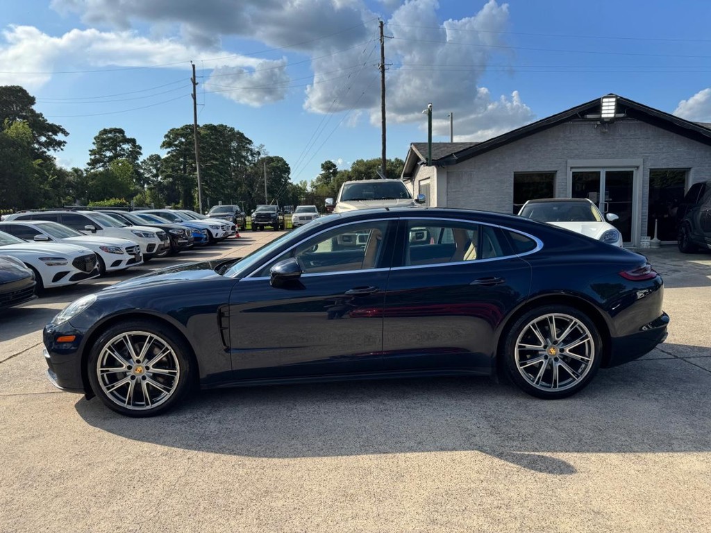 Porsche Panamera Vehicle Full-screen Gallery Image 09