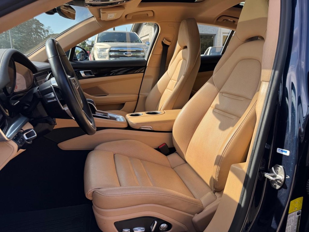 Porsche Panamera Vehicle Full-screen Gallery Image 11
