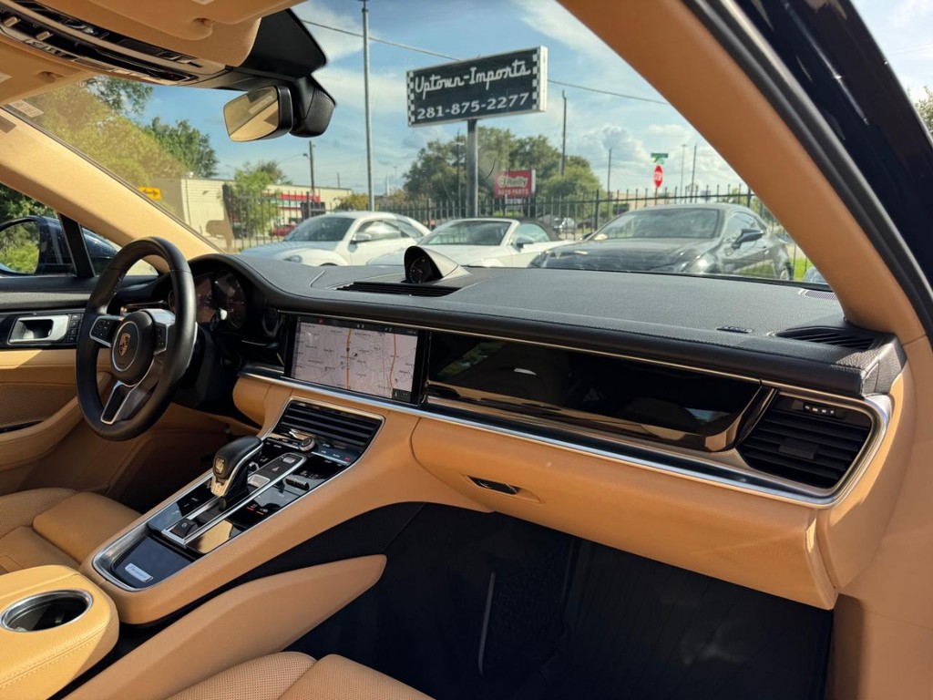 Porsche Panamera Vehicle Full-screen Gallery Image 13