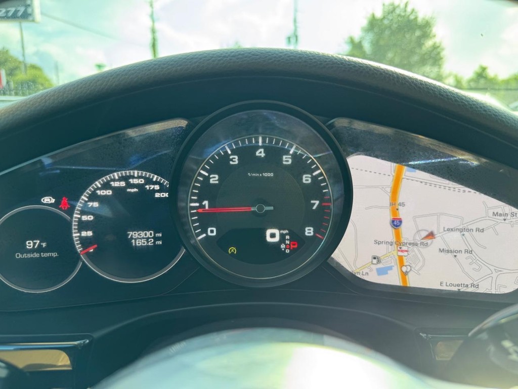 Porsche Panamera Vehicle Full-screen Gallery Image 21