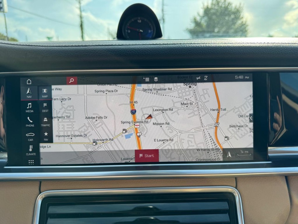 Porsche Panamera Vehicle Full-screen Gallery Image 25