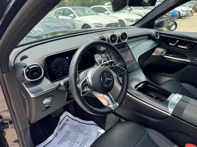 Mercedes-Benz GLC 300 Vehicle Full-screen Gallery Image 10