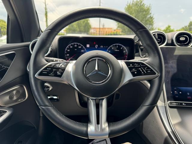 Mercedes-Benz GLC 300 Vehicle Full-screen Gallery Image 20