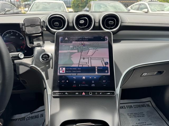 Mercedes-Benz GLC 300 Vehicle Full-screen Gallery Image 22