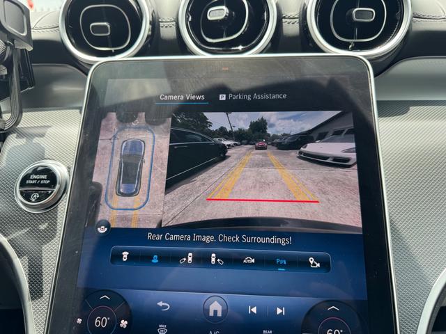 Mercedes-Benz GLC 300 Vehicle Full-screen Gallery Image 26