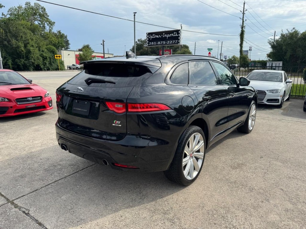 Jaguar F-Pace Vehicle Full-screen Gallery Image 06