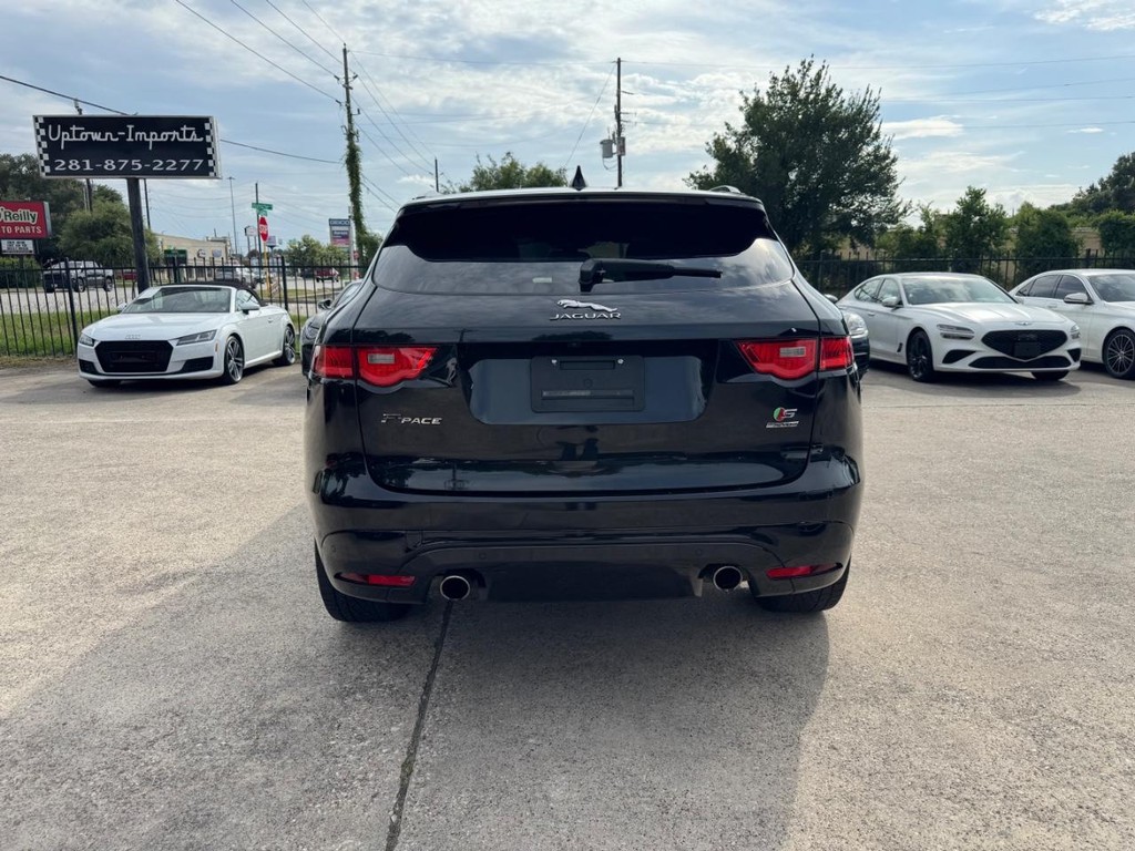 Jaguar F-Pace Vehicle Full-screen Gallery Image 07