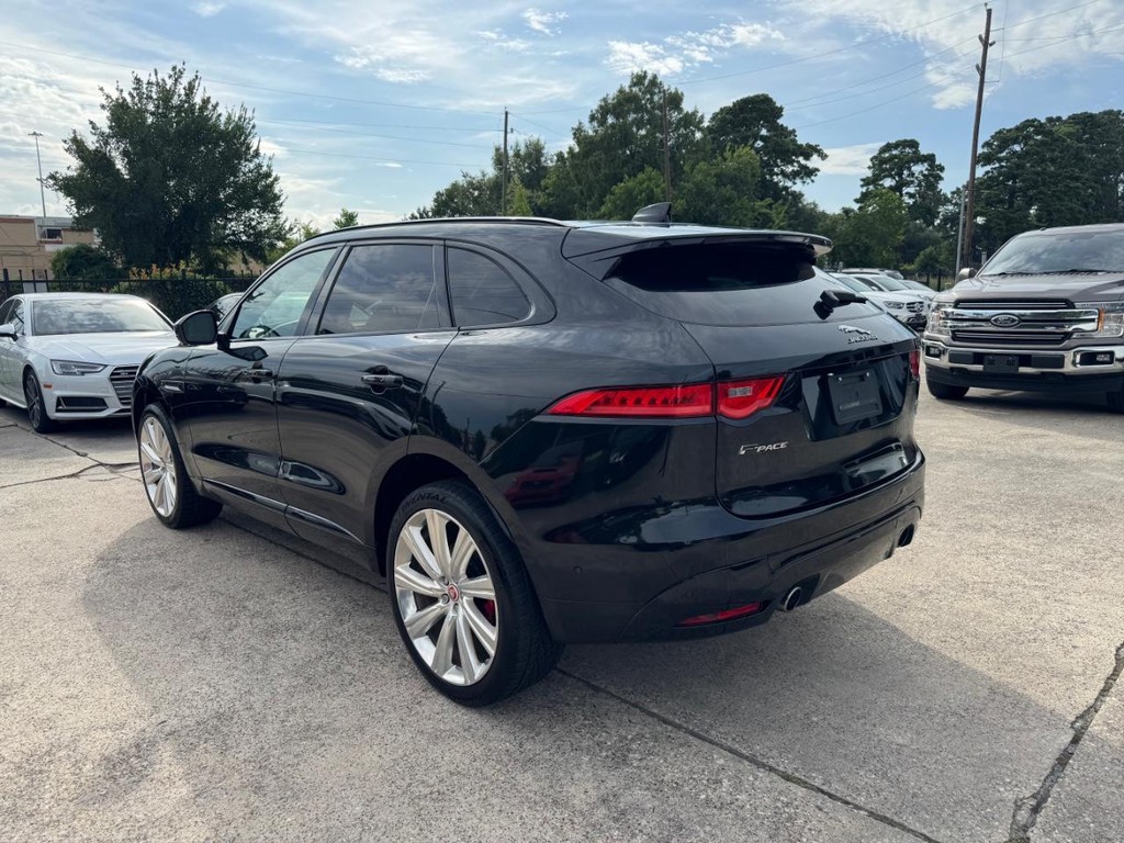 Jaguar F-Pace Vehicle Full-screen Gallery Image 08