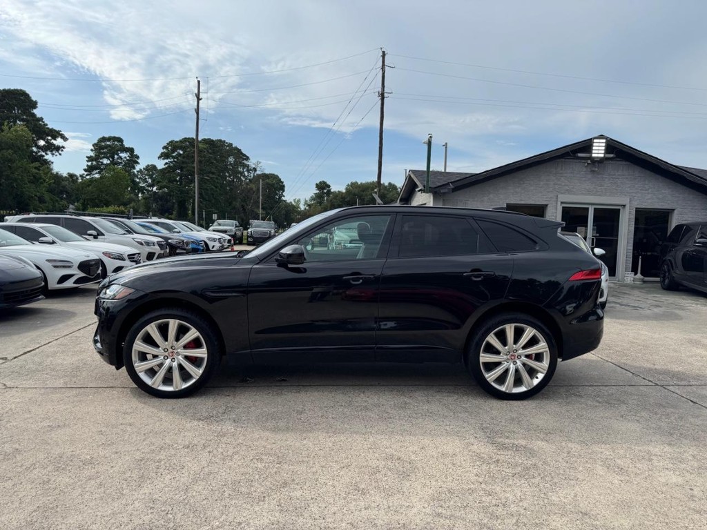 Jaguar F-Pace Vehicle Full-screen Gallery Image 09