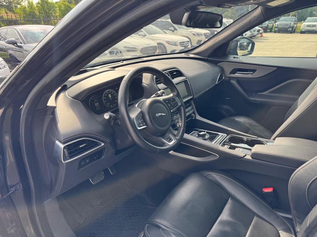 Jaguar F-Pace Vehicle Full-screen Gallery Image 10