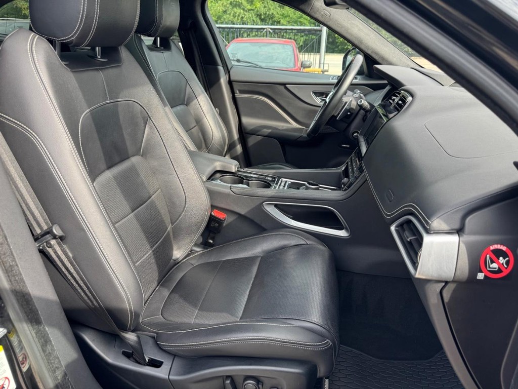 Jaguar F-Pace Vehicle Full-screen Gallery Image 14