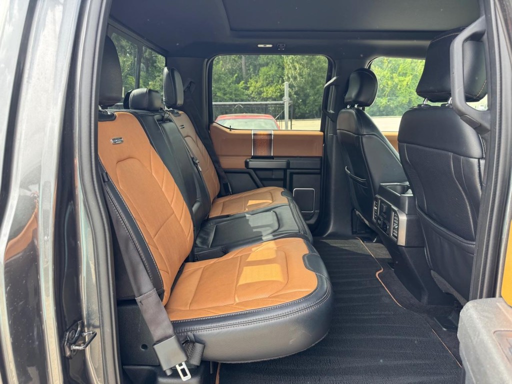 Ford F-150 Vehicle Full-screen Gallery Image 16