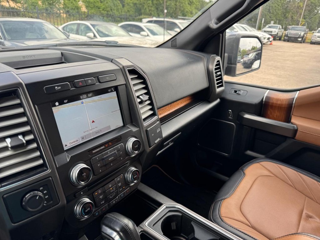Ford F-150 Vehicle Full-screen Gallery Image 24