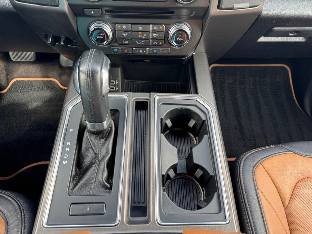 Ford F-150 Vehicle Full-screen Gallery Image 25