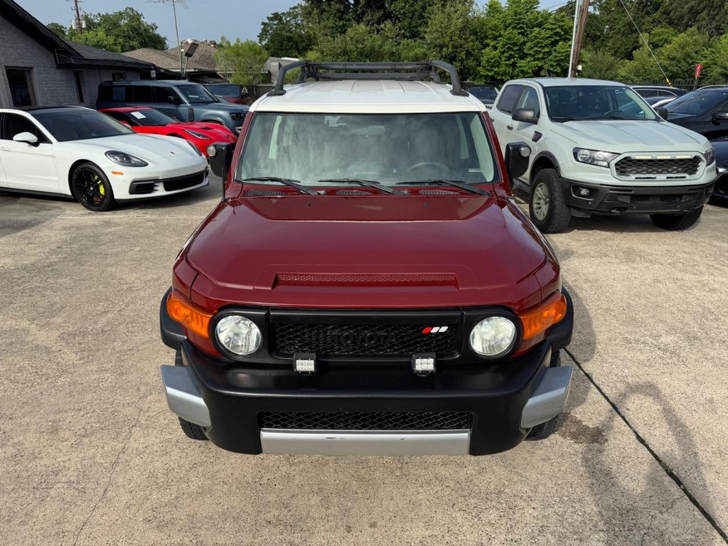 Toyota FJ Cruiser Vehicle Full-screen Gallery Image 03