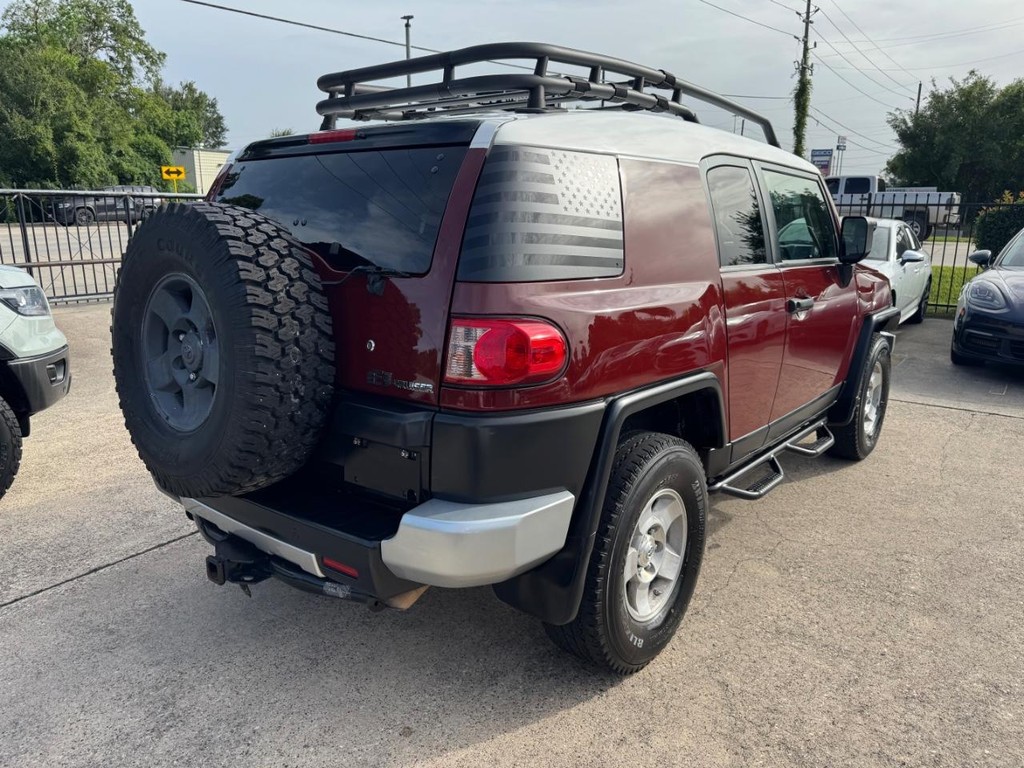 Toyota FJ Cruiser Vehicle Full-screen Gallery Image 06