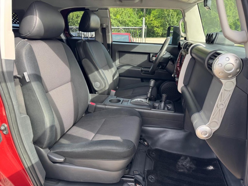 Toyota FJ Cruiser Vehicle Full-screen Gallery Image 14