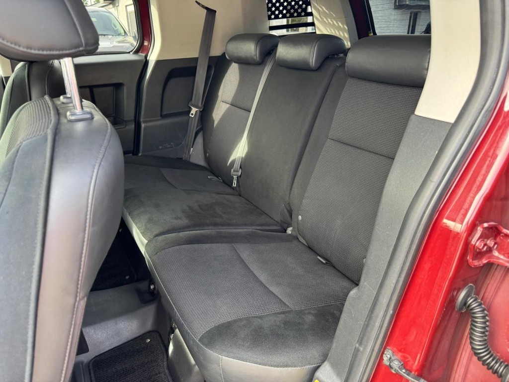 Toyota FJ Cruiser Vehicle Full-screen Gallery Image 17