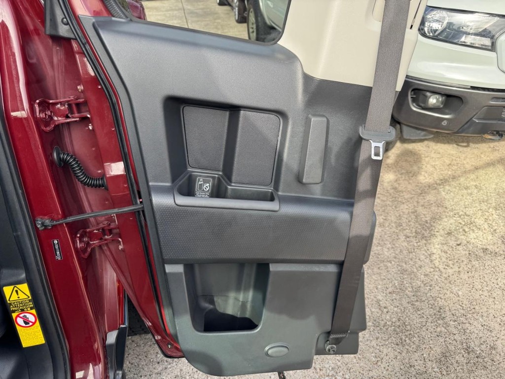 Toyota FJ Cruiser Vehicle Full-screen Gallery Image 18