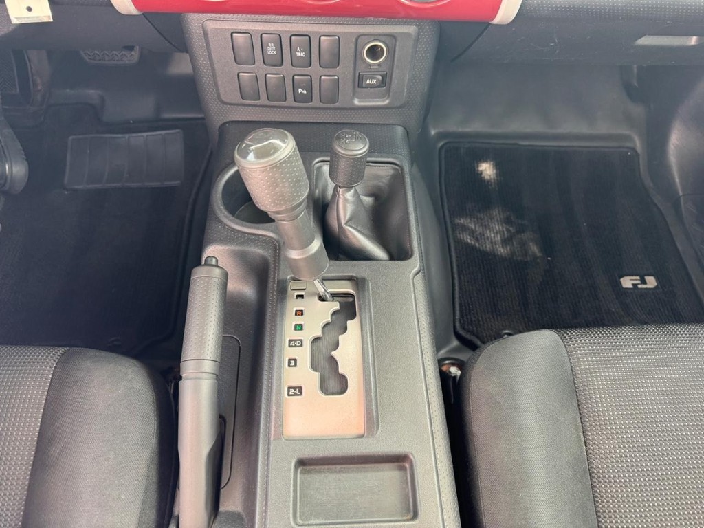Toyota FJ Cruiser Vehicle Full-screen Gallery Image 23