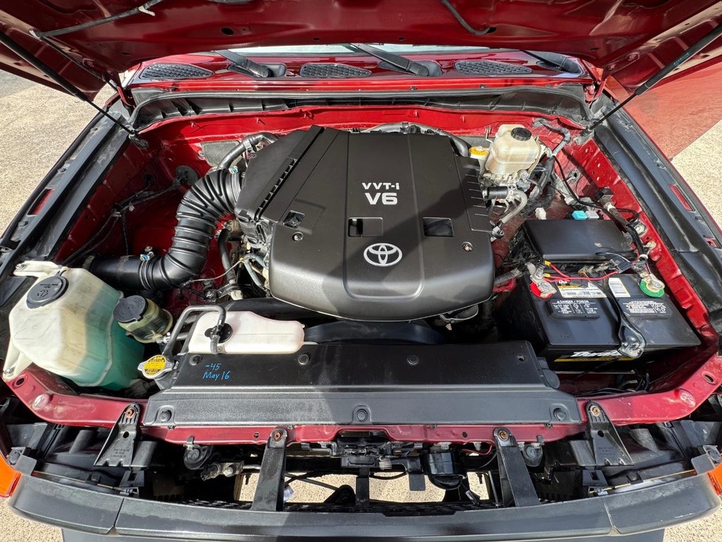 Toyota FJ Cruiser Vehicle Full-screen Gallery Image 24