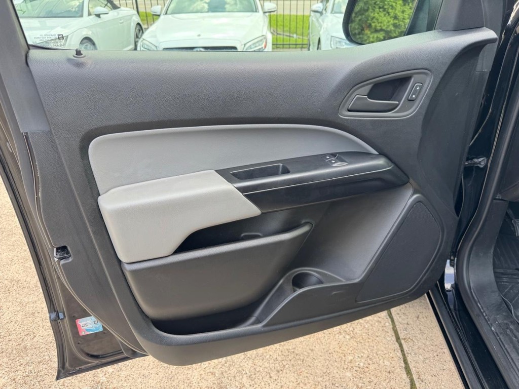 Chevrolet Colorado Vehicle Full-screen Gallery Image 12