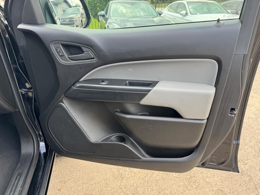 Chevrolet Colorado Vehicle Full-screen Gallery Image 15