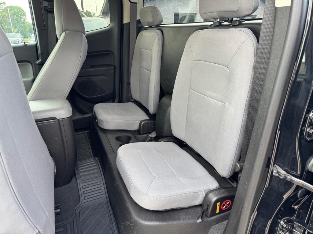 Chevrolet Colorado Vehicle Full-screen Gallery Image 16