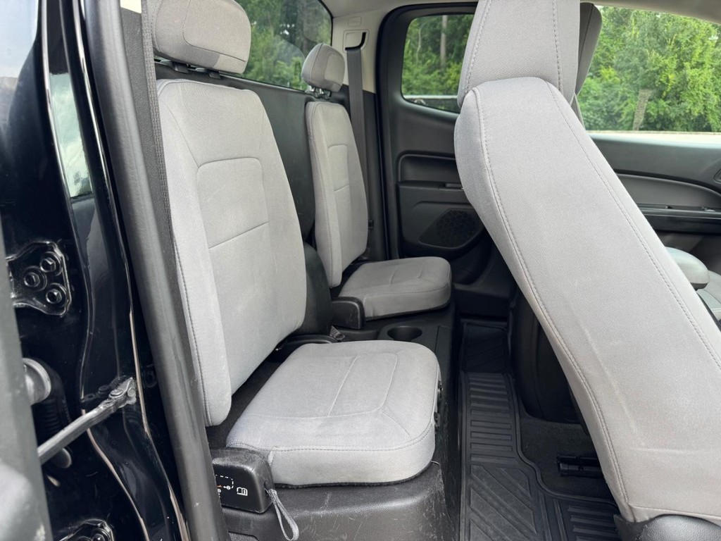 Chevrolet Colorado Vehicle Full-screen Gallery Image 17