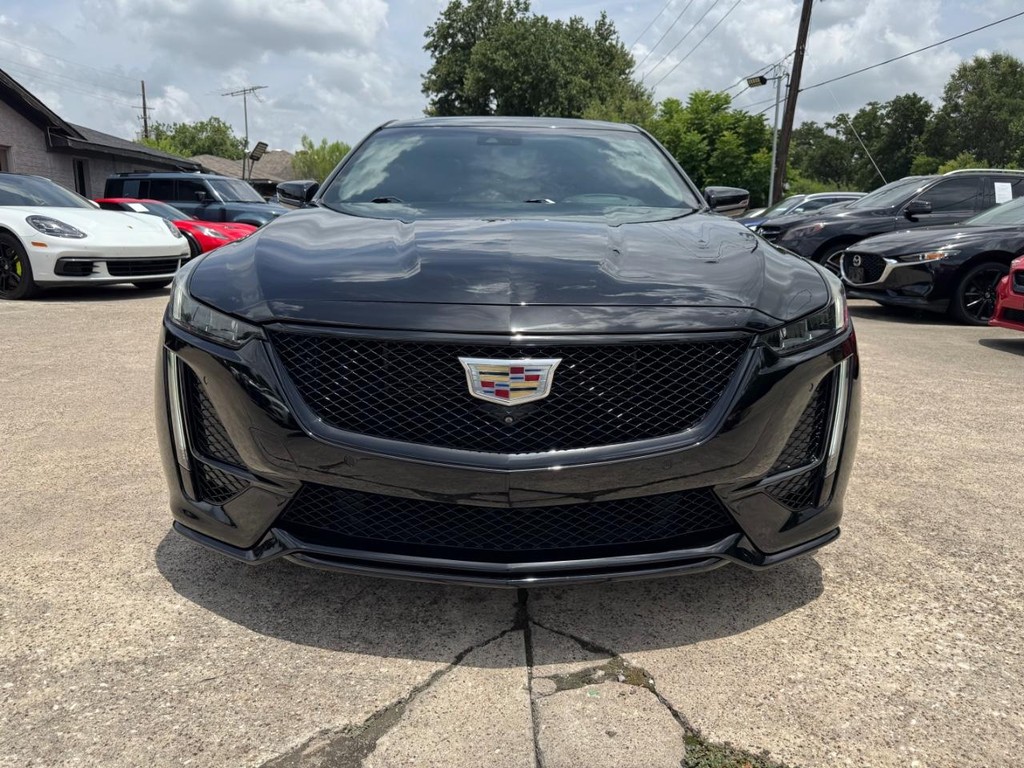 Cadillac CT5 Vehicle Full-screen Gallery Image 02