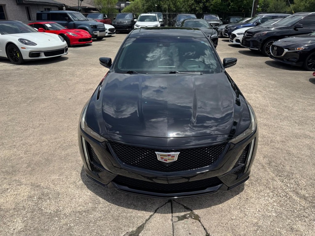 Cadillac CT5 Vehicle Full-screen Gallery Image 03