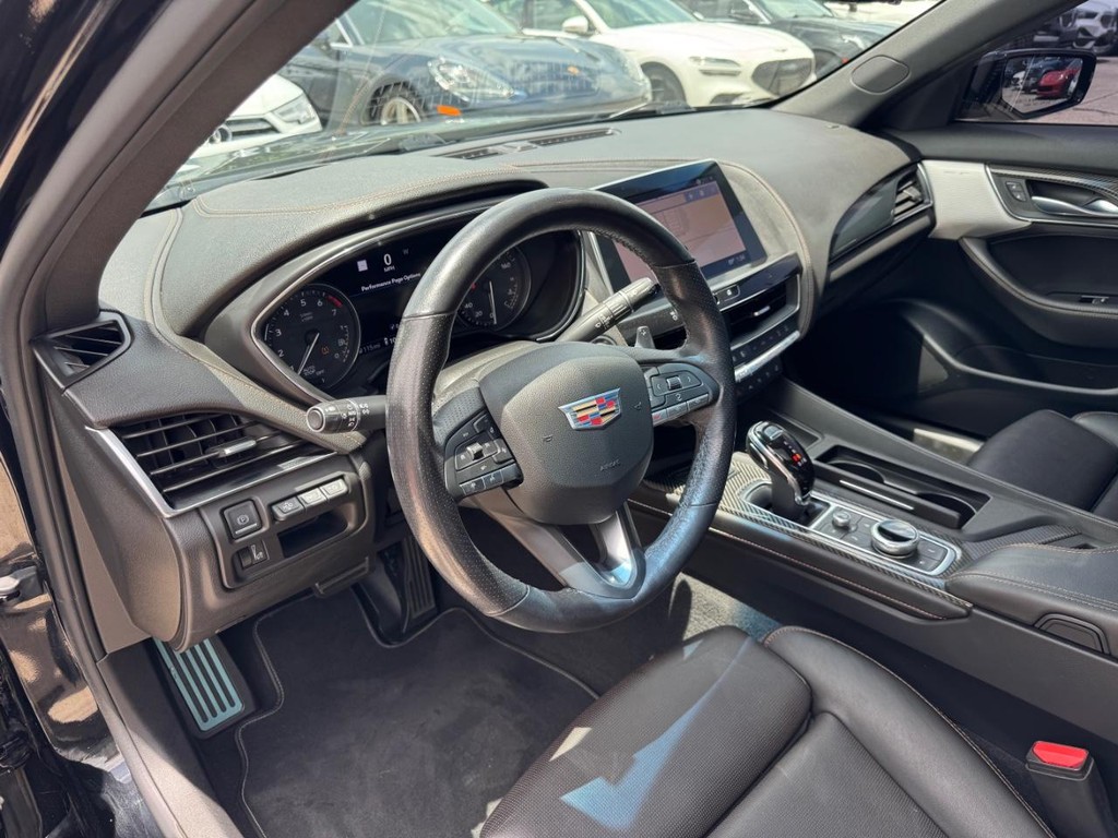 Cadillac CT5 Vehicle Full-screen Gallery Image 10