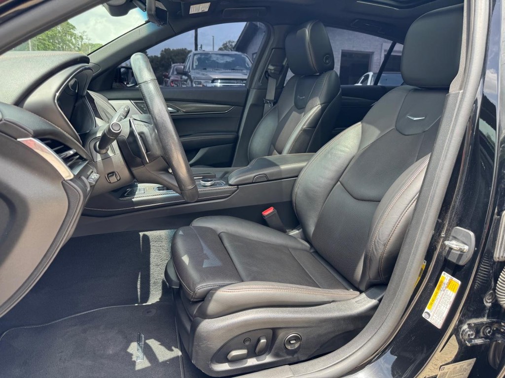 Cadillac CT5 Vehicle Full-screen Gallery Image 11
