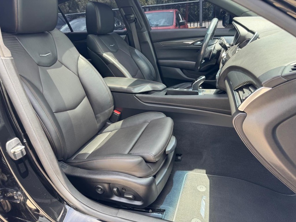 Cadillac CT5 Vehicle Full-screen Gallery Image 14