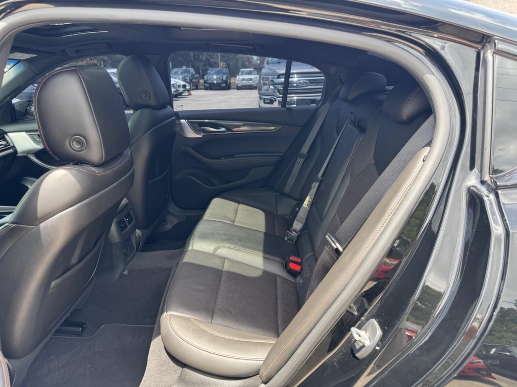 Cadillac CT5 Vehicle Full-screen Gallery Image 18