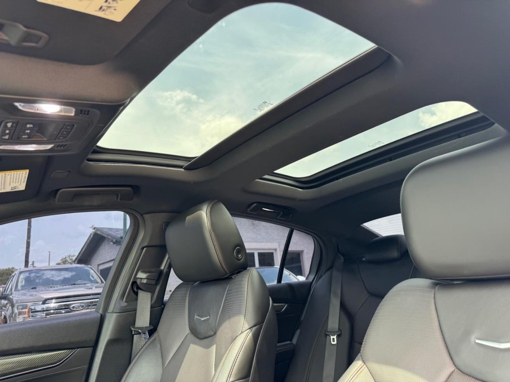 Cadillac CT5 Vehicle Full-screen Gallery Image 27