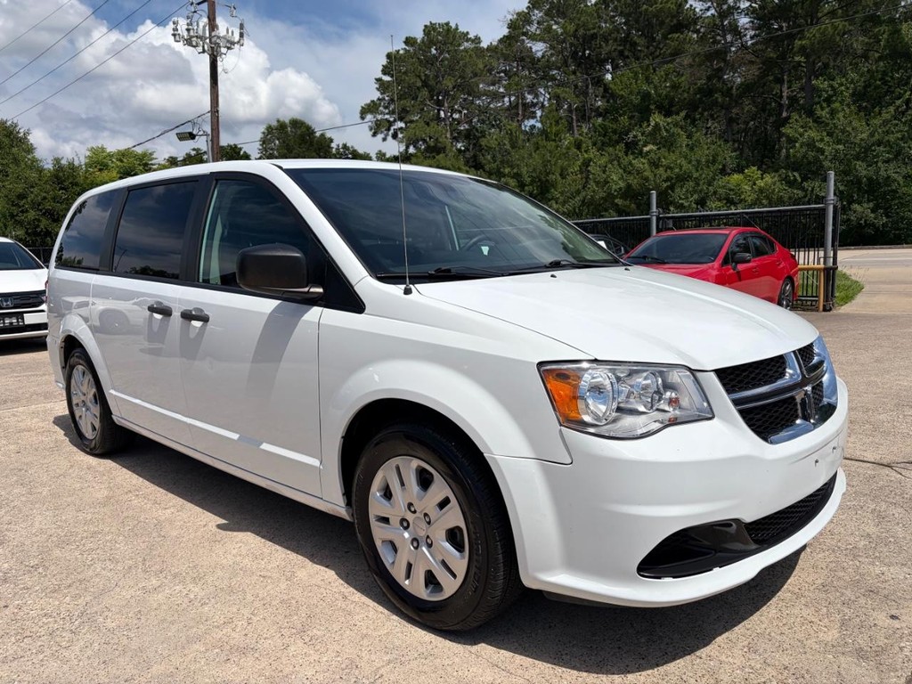 Dodge Grand Caravan Vehicle Full-screen Gallery Image 03