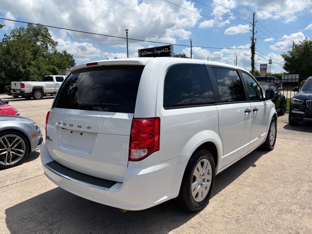 Dodge Grand Caravan Vehicle Full-screen Gallery Image 05