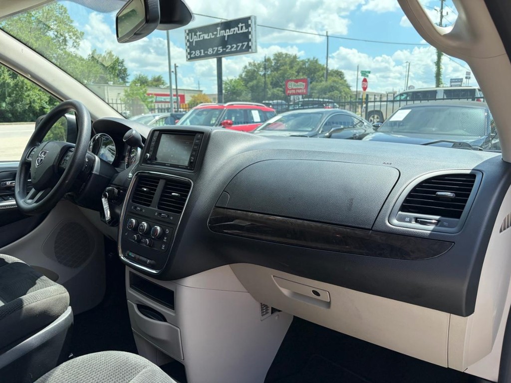 Dodge Grand Caravan Vehicle Full-screen Gallery Image 12